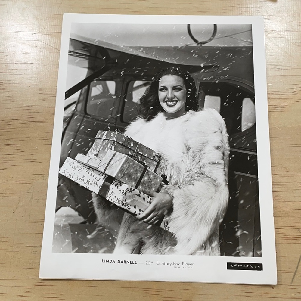 Vintage image Linda Darnell in “Subbing for Santa”